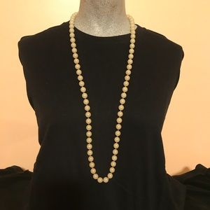Light tan Single Strand Necklace